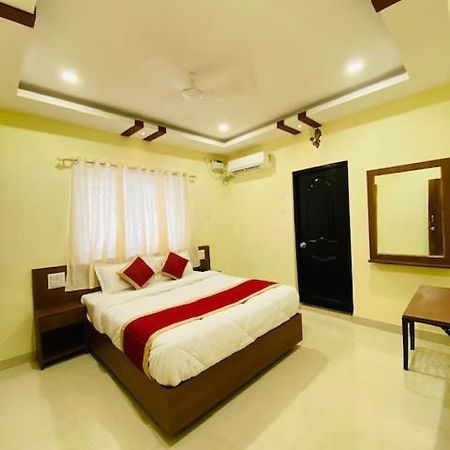 Prabhuvihar Residency Hotel ปอร์โวริม ภายนอก รูปภาพ