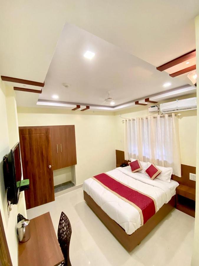 Prabhuvihar Residency Hotel ปอร์โวริม ภายนอก รูปภาพ