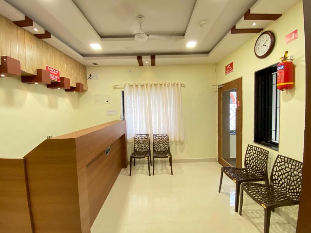 Prabhuvihar Residency Hotel ปอร์โวริม ภายนอก รูปภาพ
